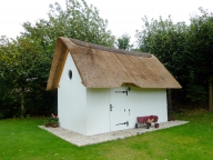 Gartenhaus mit Reetdach